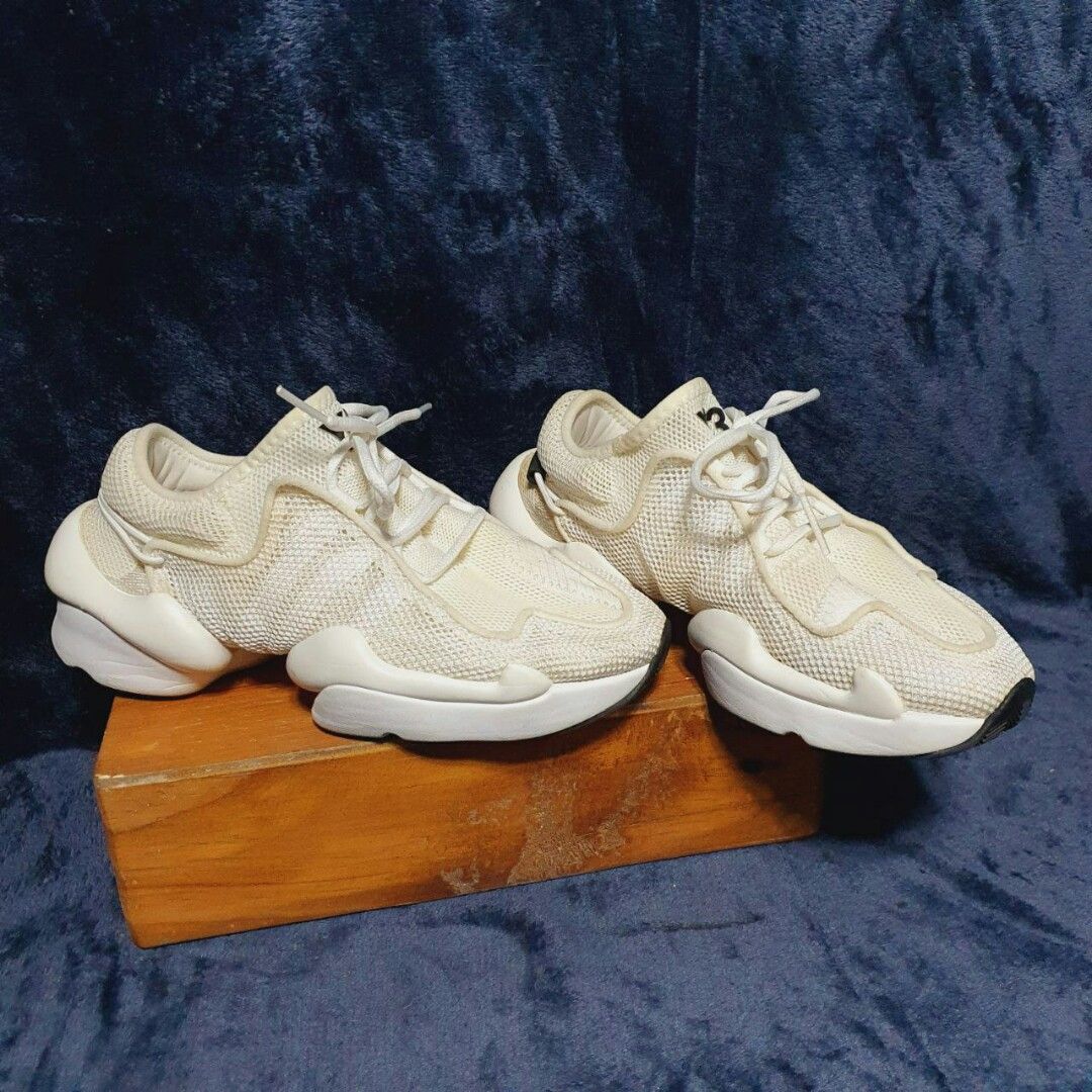 Adidas shoes sales 5000 yenes