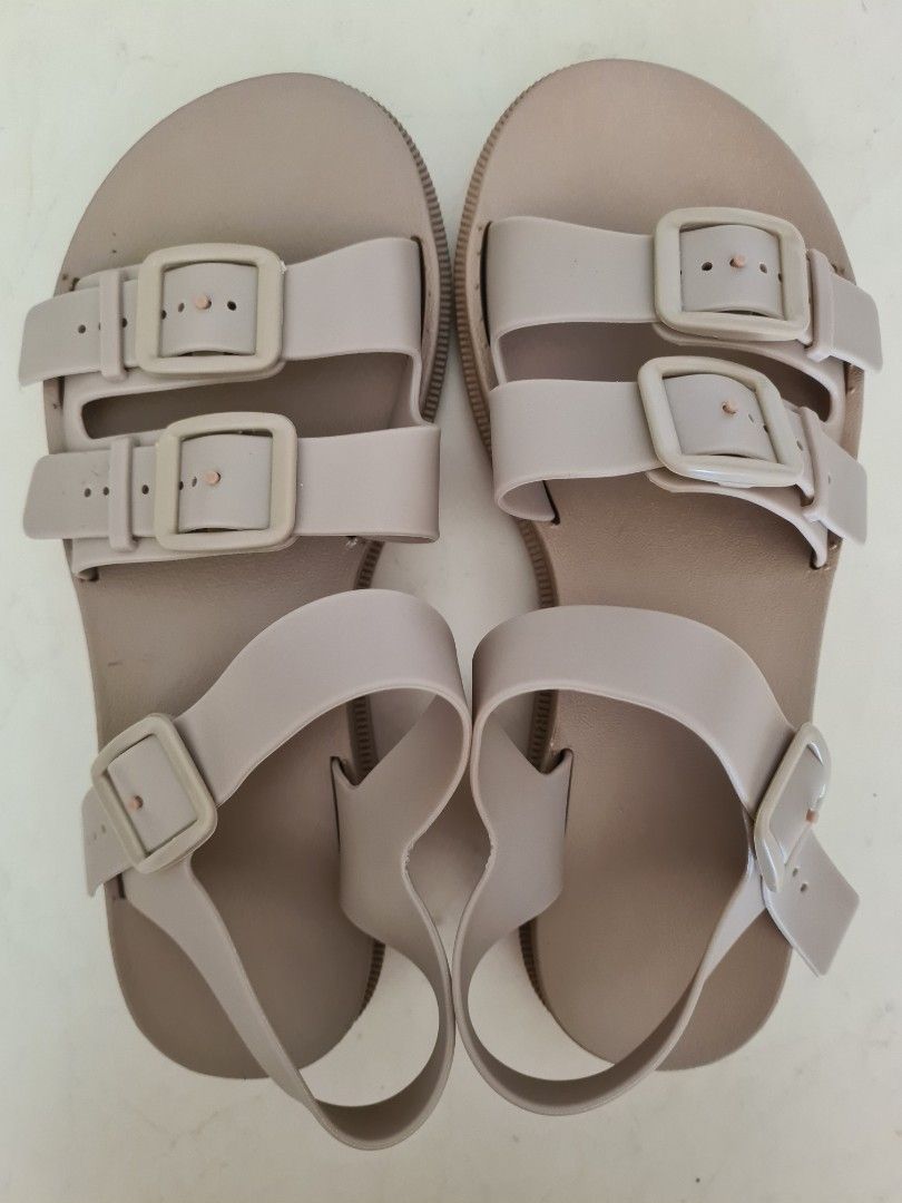 Adjustable buckle sandals discount