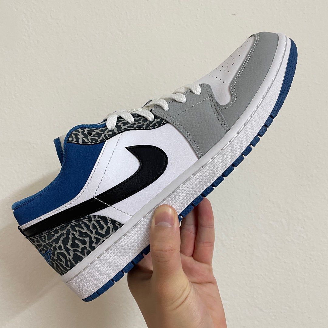 Aj 26 low store