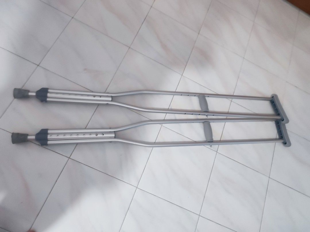 Aluminium arm crutches and knee brace, Health & Nutrition, Braces