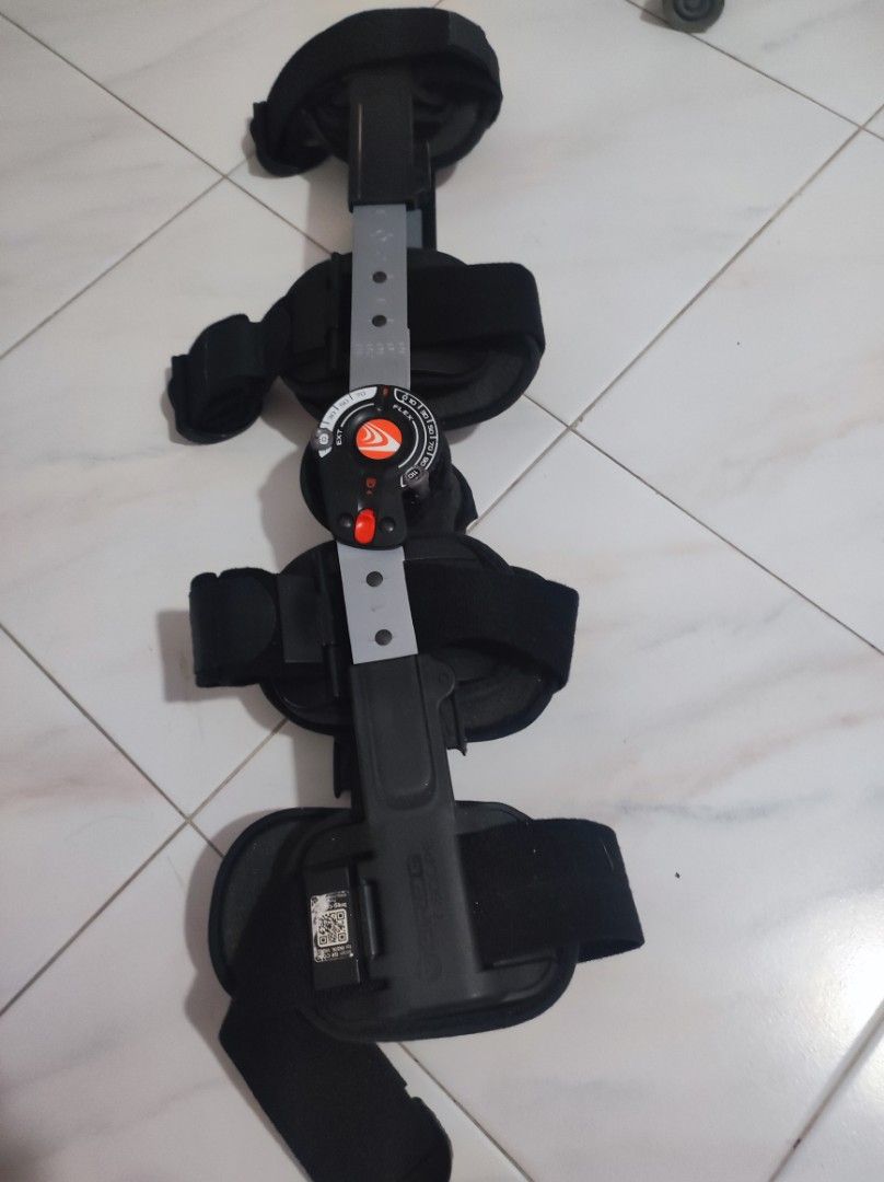 Aluminium arm crutches and knee brace, Health & Nutrition, Braces