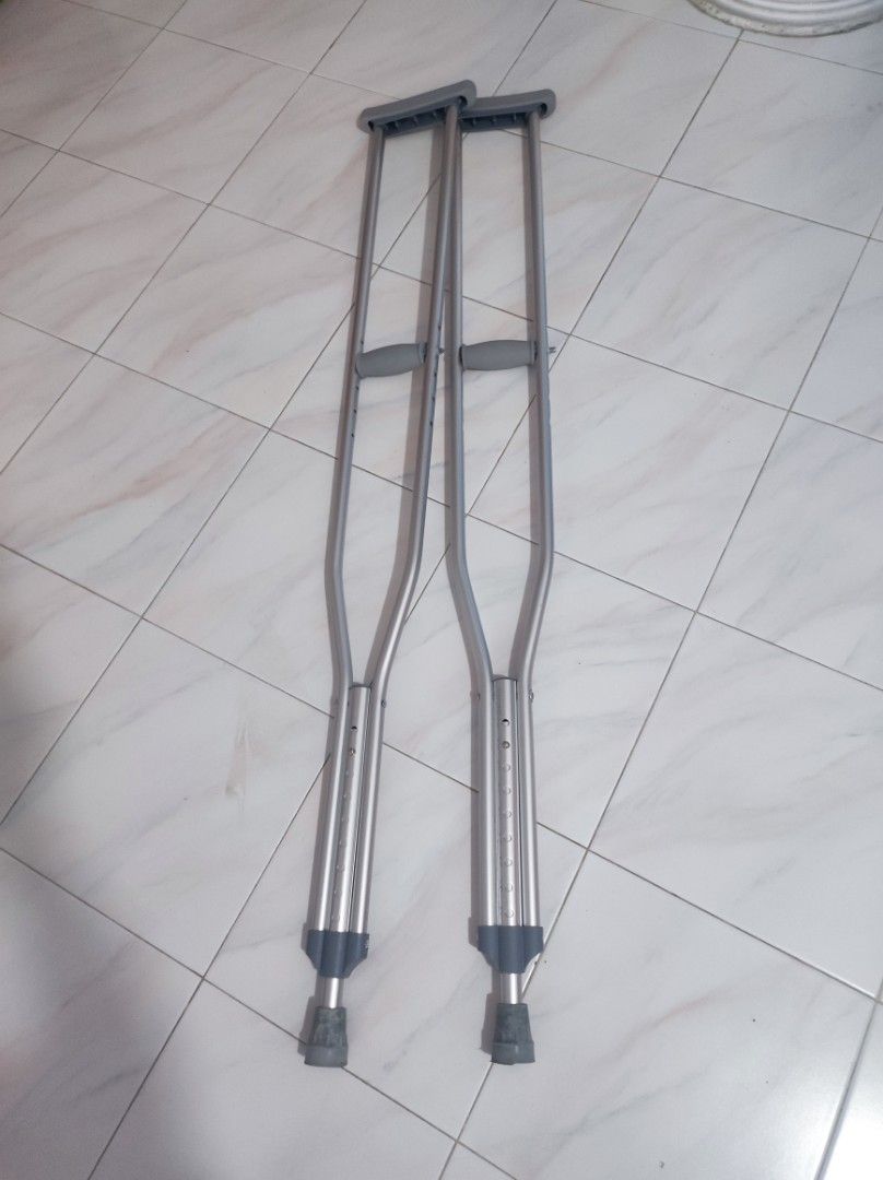 Aluminium arm crutches and knee brace, Health & Nutrition, Braces