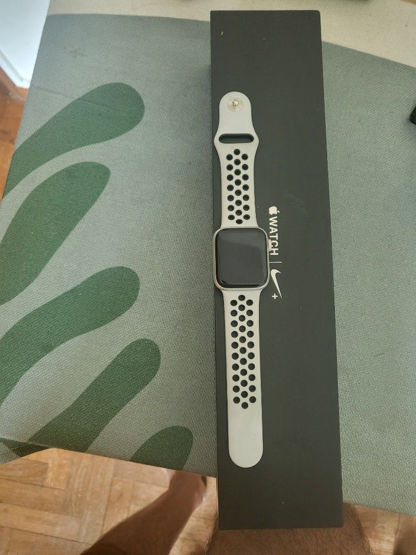 Apple Watch Series 4 Nike 40 mm, Mobile Phones & Gadgets