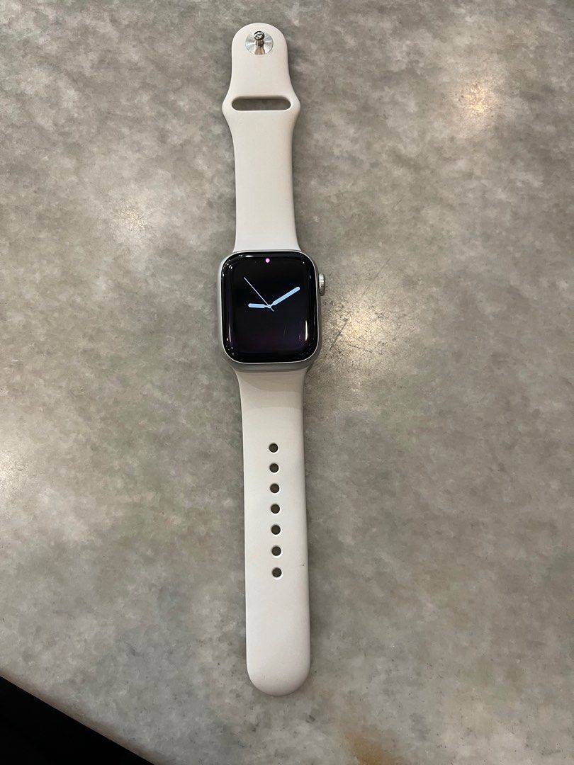 Apple watch 4 silver aluminium top