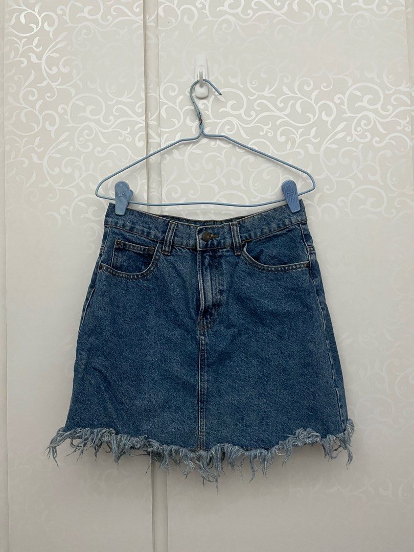 bershka blue denim skirt with distressed fringe hem Women s