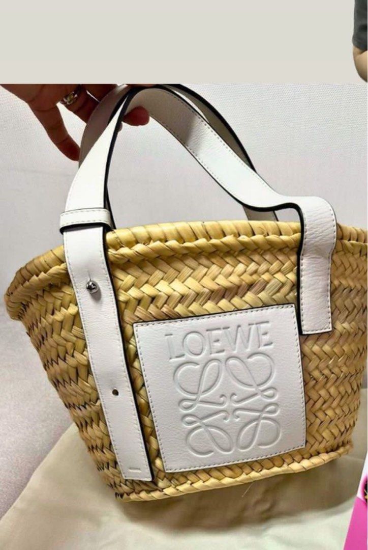 bnew loewe basket bag (Category: Luxury Bags & Wallets) located in Santa Ana. Submitted by astonandariana (Listing ID 1262212717, Image 1). Description: .