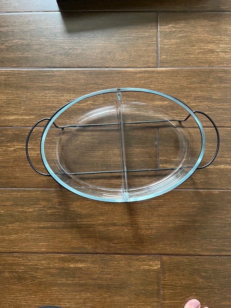 Borosilicate bakedish with metal rack (Category: Cookware & Accessories) located in Las Pinas. Submitted by chuchaiwardrobe2015 (Listing ID 1262163144, Image 3). Description: Last price posted 2 pcs for 70”.