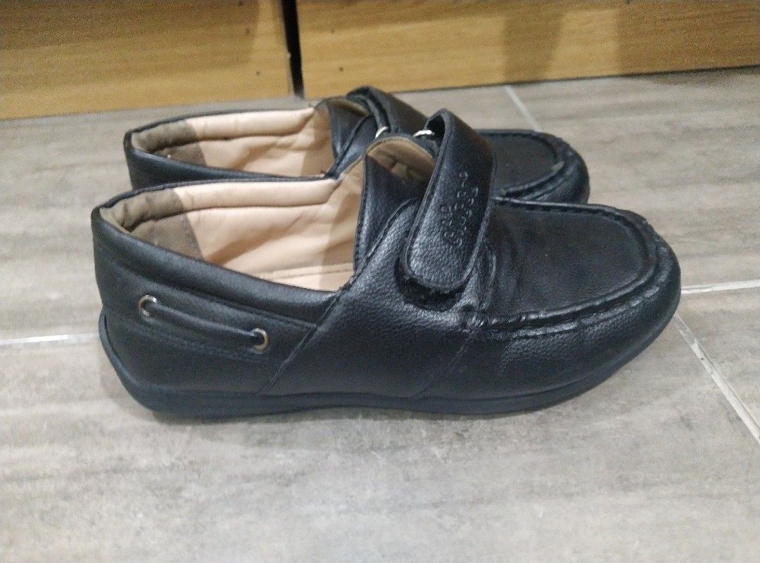 Boys black shoes Chicco size EU31 (Category: Babies & Kids Fashion) located in San Juan City. Submitted by IBelongToYou (Listing ID 1257869057, Image 3). Description: Boys black shoes. Chicco. size EU31 Well used but still has plenty of life left in the shoes. please see photos, sold as seen. decluttering. Please pay first through Gcash before dispatch. Please check out my other items for sale. Thanks..