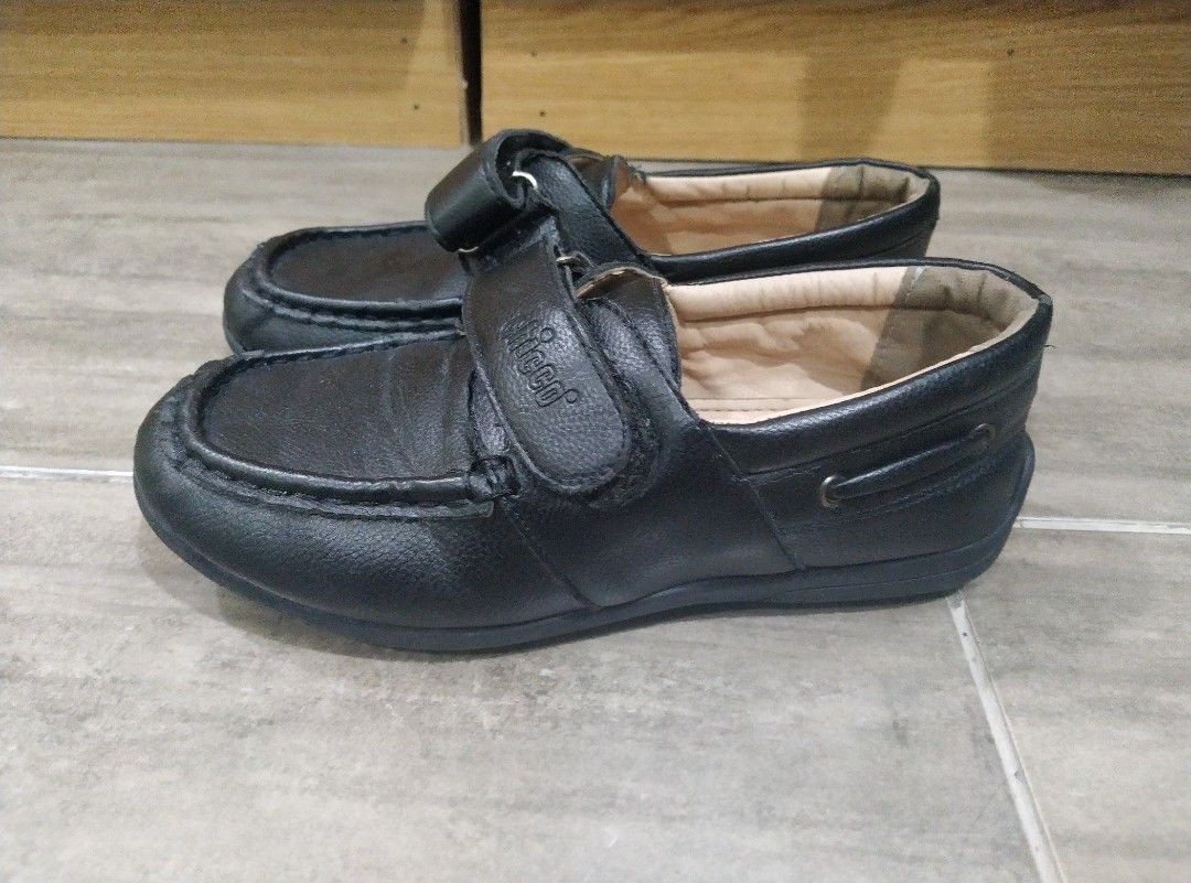 Boys black shoes Chicco size EU31 (Category: Babies & Kids Fashion) located in San Juan City. Submitted by IBelongToYou (Listing ID 1257869057, Image 2). Description: Boys black shoes. Chicco. size EU31 Well used but still has plenty of life left in the shoes. please see photos, sold as seen. decluttering. Please pay first through Gcash before dispatch. Please check out my other items for sale. Thanks..