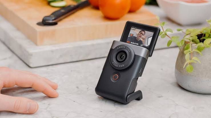 Canon Powershot V10 (Category: Cameras) located in Manila. Submitted by dmlntttt (Listing ID 1262241227, Image 2). Description: Bought 3 months ago. Barely used. With box and receipts.