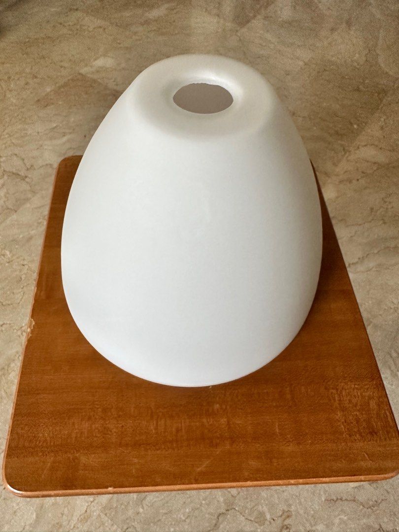 Ceiling light (Category: Lighting) located in Singapore. Submitted by hannah_pixie (Listing ID 1262237573, Image 3). Description: .