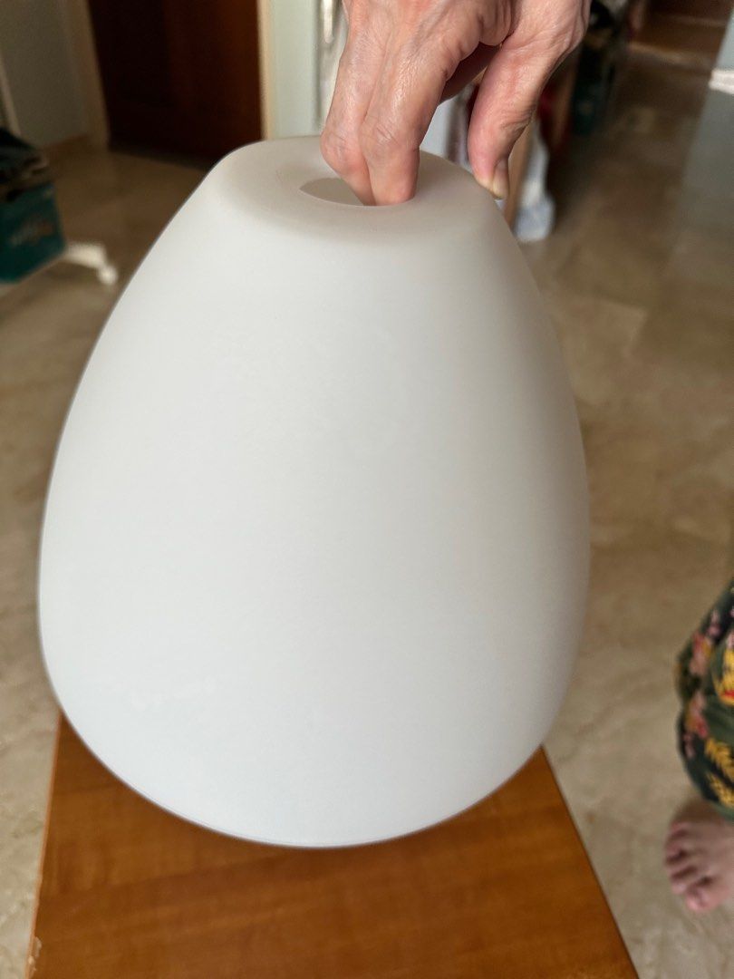 Ceiling light (Category: Lighting) located in Singapore. Submitted by hannah_pixie (Listing ID 1262237573, Image 1). Description: .