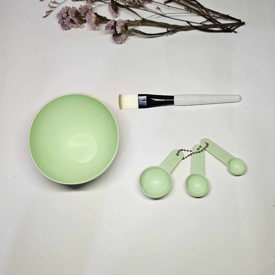 Face mask mixer set (bowl, brush, spoons) (Category: Face Care) located in Imus. Submitted by Veanne (Listing ID 1262295528, Image 1). Description: 3 in 1 set color: mint green 🤍 Small bowl 🤍 Brush applicator 🤍 3 measuring spoons.