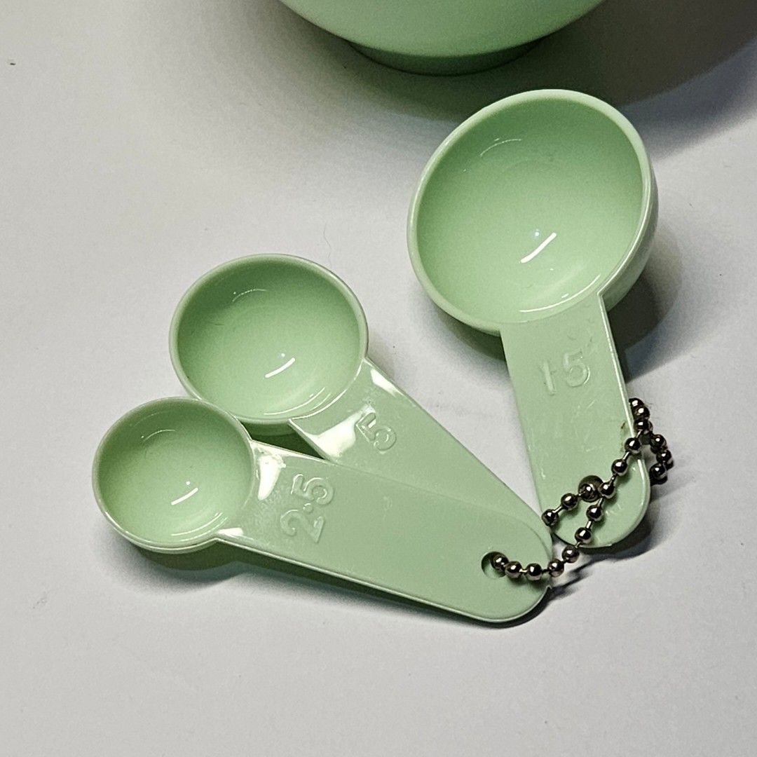 Face mask mixer set (bowl, brush, spoons) (Category: Face Care) located in Imus. Submitted by Veanne (Listing ID 1262295528, Image 3). Description: 3 in 1 set color: mint green 🤍 Small bowl 🤍 Brush applicator 🤍 3 measuring spoons.
