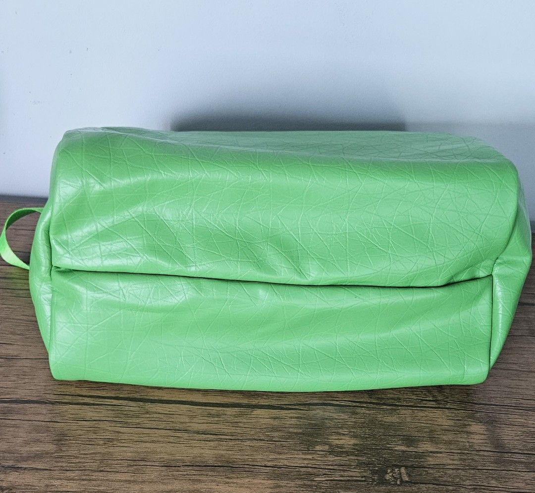 Spacious hotsell sling bags