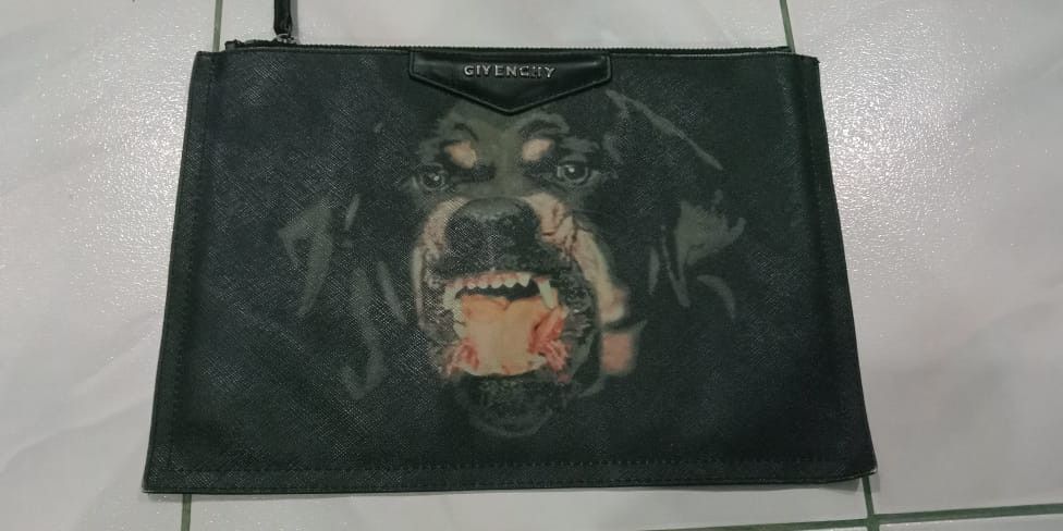 Givenchy dog 2025 clutch