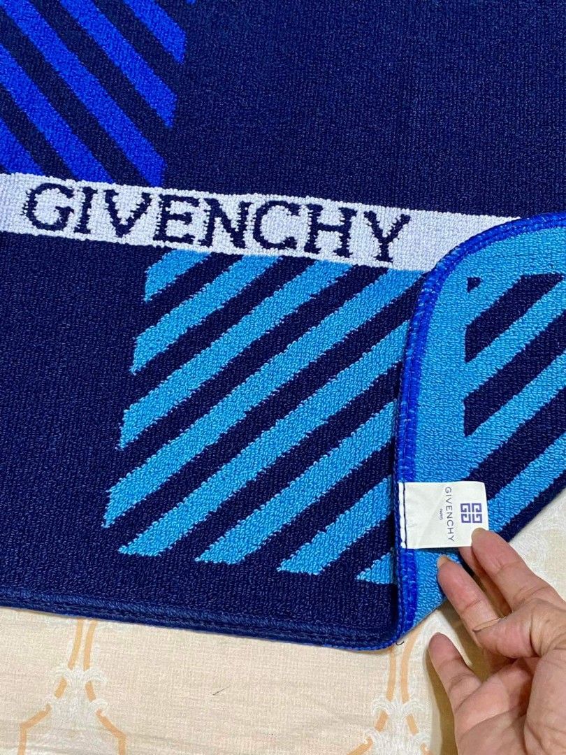 Givenchy Terry Towel (Category: Bedding & Towels) located in Mamburao. Submitted by nichang13 (Listing ID 1262289779, Image 3). Description: ₱925.00 GIVENCHY PARIS TERRY TOWELS Bath mat/ 48cm × 65cm.
