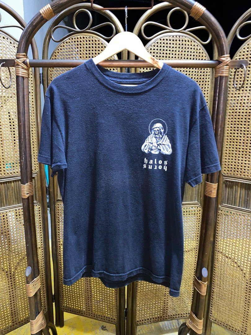 HALOS HORNS | MEDIUM | 20 x 28 (Category: Tshirts & Polo Shirts ) located in Paranaque City. Submitted by jayyator (Listing ID 1262309924, Image 1). Description: HALOS HORNS MEDIUM 20 x 28 P300.