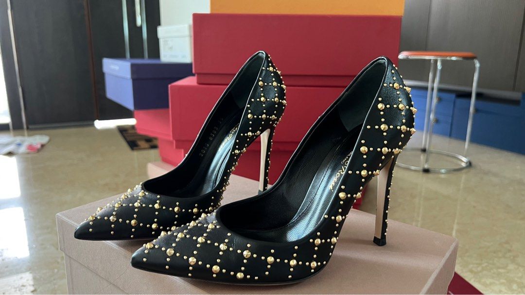 Gold on sale studded heels