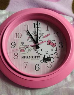 Hello Kitty Clock