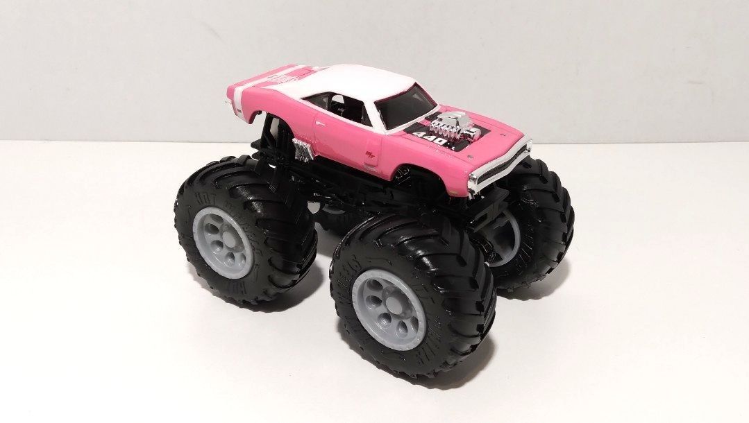 Hot Wheels Monster Trucks Dodge Charger R T 440 Pink White