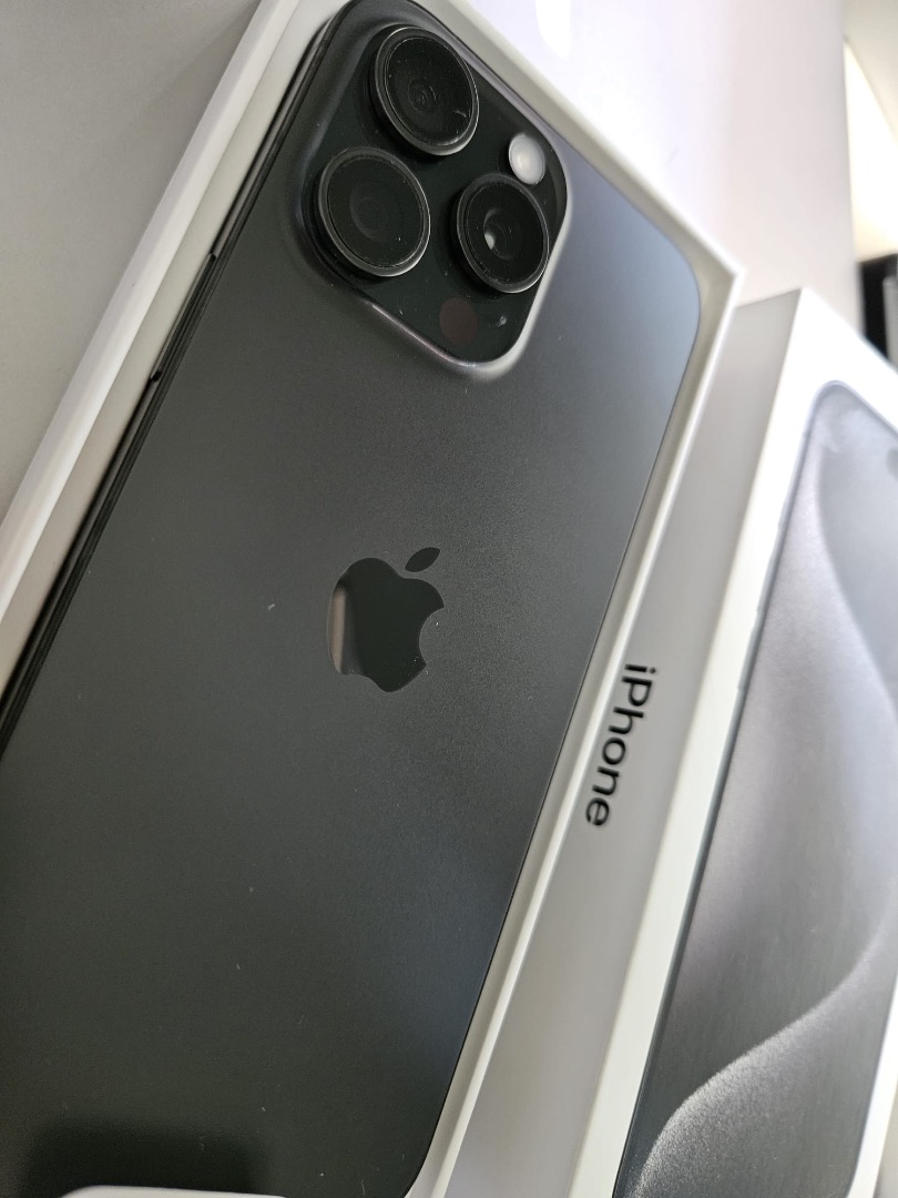 iPhone 15 Pro Max (Black Titanium) Unboxing 