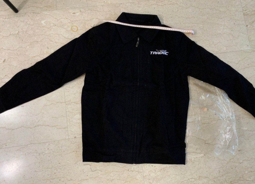 Jacket (Category: Coats, Jackets and Outerwear) located in Singapore. Submitted by jay1314raj (Listing ID 1262261607, Image 5). Description: Brand New Office Jacket ( semi formal) •Has collar and slightly padded shoulders (42cm across). •2 outside pockets and one inside. •Gold zipper in the middle that zips all the way. •Buttons at the end of the sleeves (59.5cm long) Style is more for office, cold air con, semi formal but not a blazer. Meetup on