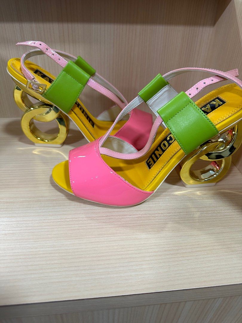 Kat Maconie Deliz