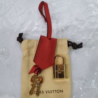 K14 Solid Real Gold (With LV Lock-key Authentic ) for Sale in