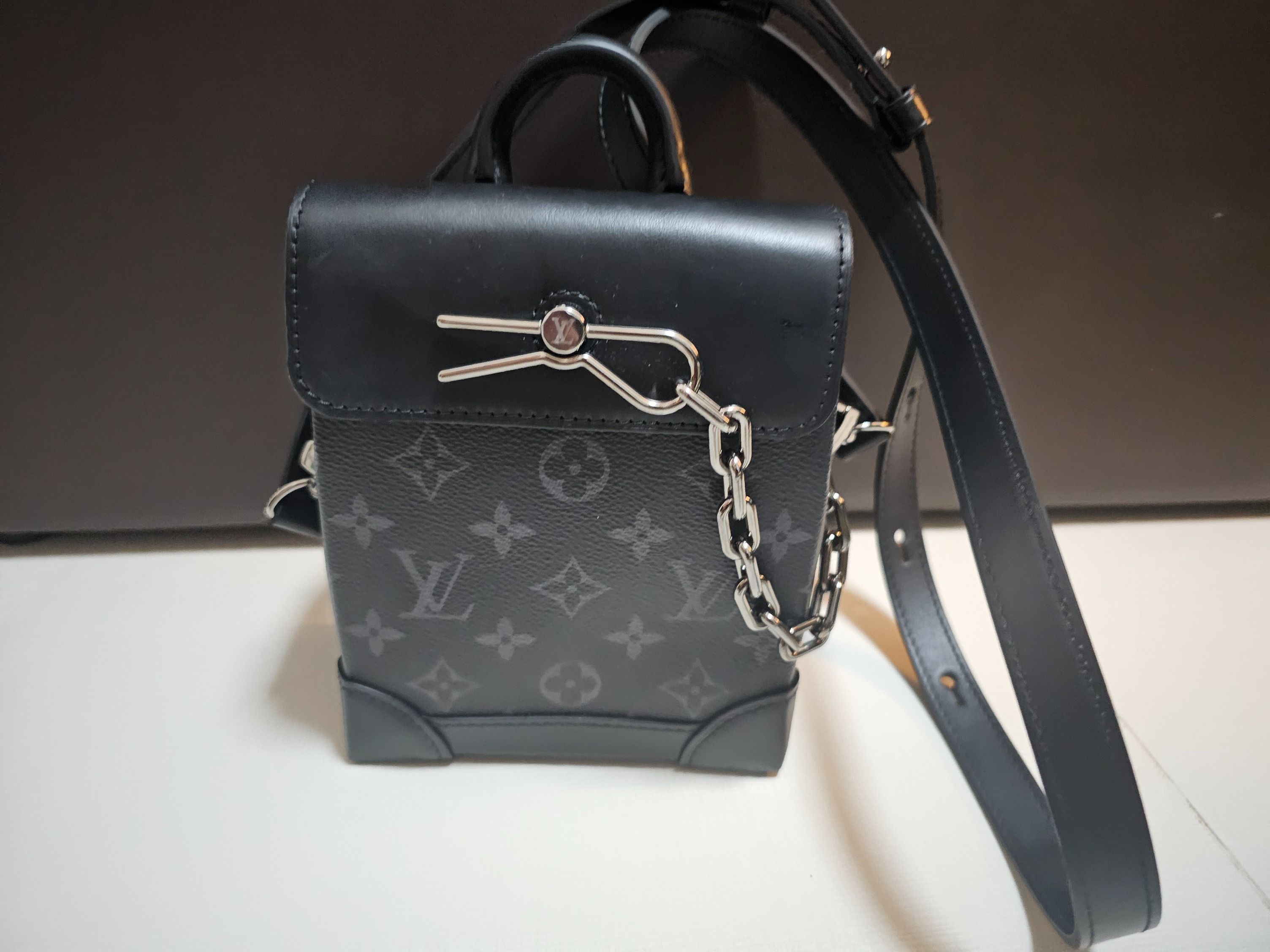 LV Steamer Messenger Bag, Luxury, Bags & Wallets on Carousell