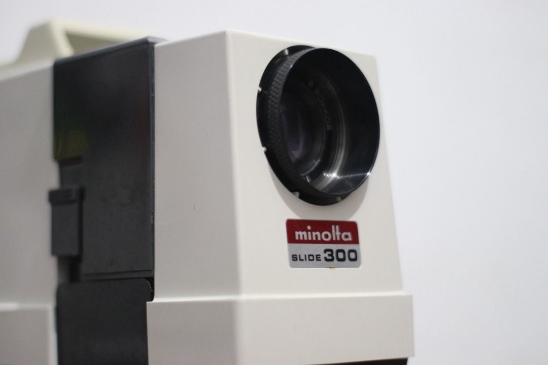 Minolta 300 slide projector, TV & Home Appliances, TV & Entertainment ...