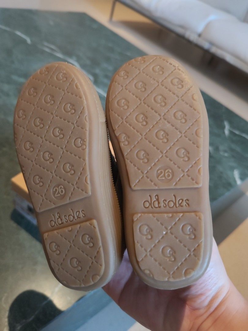 Children track store shoes