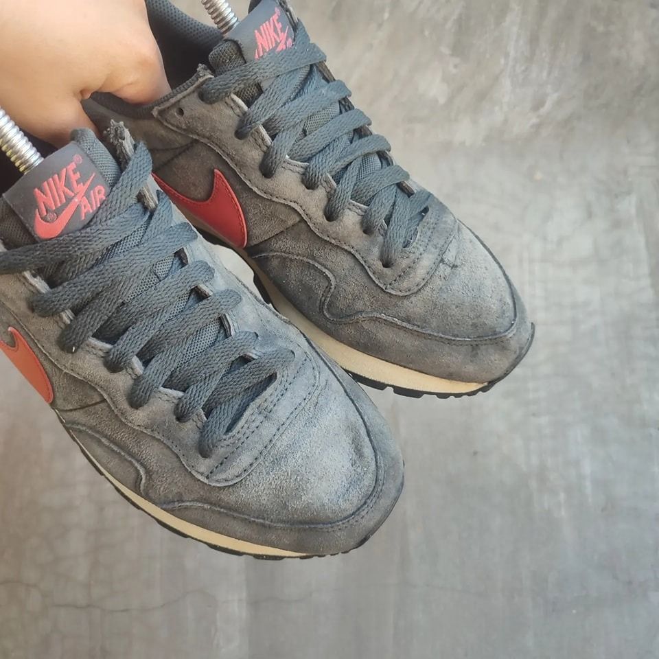 Pueblo hotsell red nike