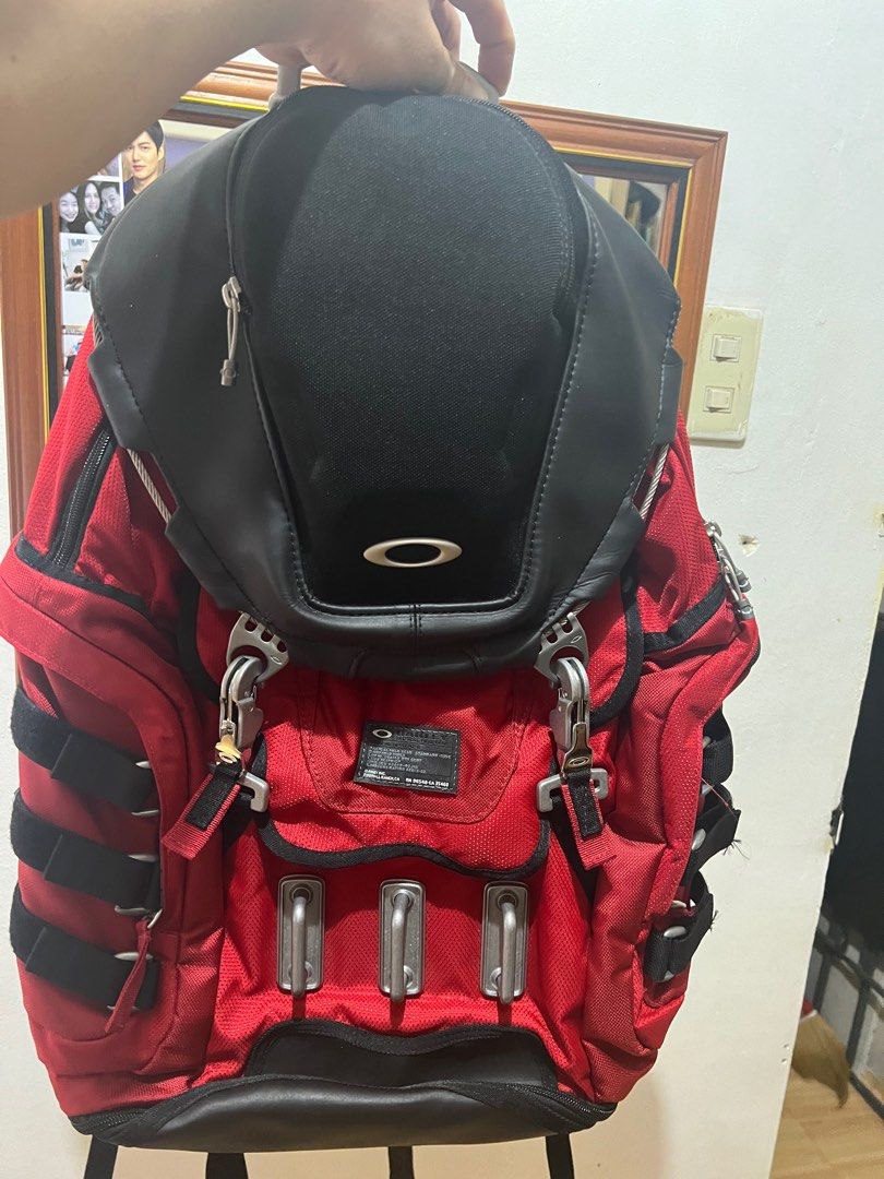 oakley kitchen sink Men s Fashion Bags Backpacks on Carousell