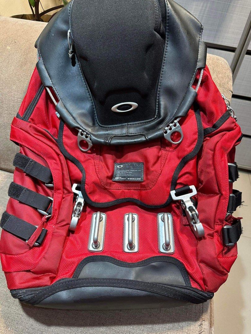 oakley kitchen sink, Men's Fashion, Bags, Backpacks on Carousell