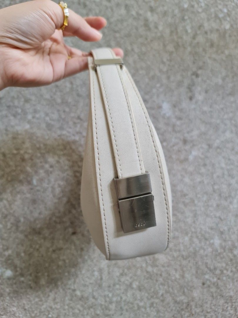 OSOI Mini TONI (Category: Luxury Bags & Wallets) located in Butuan. Submitted by yangzzzverzosa (Listing ID 1262179644, Image 3). Description: minimal signs of wear in good condition small size.