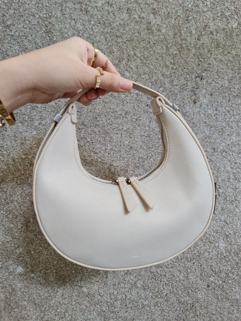 OSOI Mini TONI (Category: Luxury Bags & Wallets) located in Butuan. Submitted by yangzzzverzosa (Listing ID 1262179644, Image 2). Description: minimal signs of wear in good condition small size.