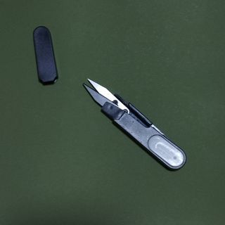 portable small cutter for papers, yarn, etc.