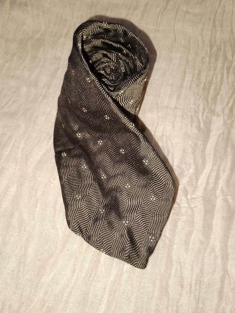 🏷PRADA Necktie (Category: Luxury Accessories) located in Panay. Submitted by angelamaec (Listing ID 1262276094, Image 2). Description: PRADA Necktie excellent condition. addship.