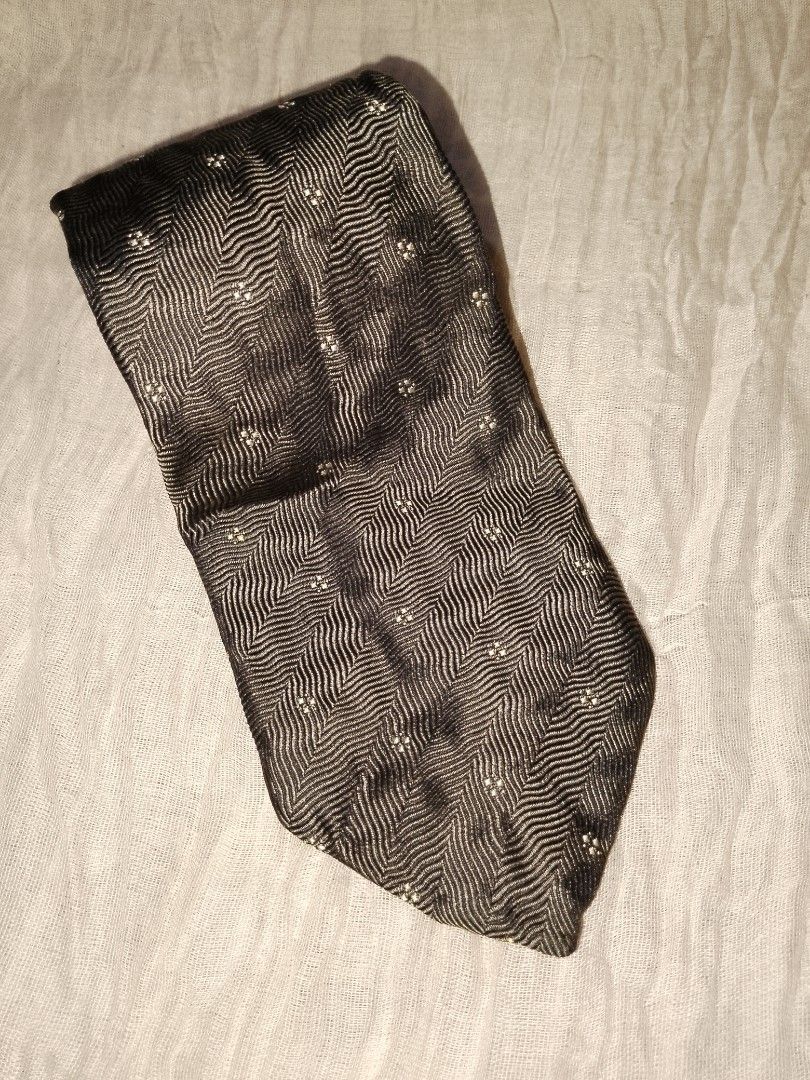 🏷PRADA Necktie (Category: Luxury Accessories) located in Panay. Submitted by angelamaec (Listing ID 1262276094, Image 1). Description: PRADA Necktie excellent condition. addship.