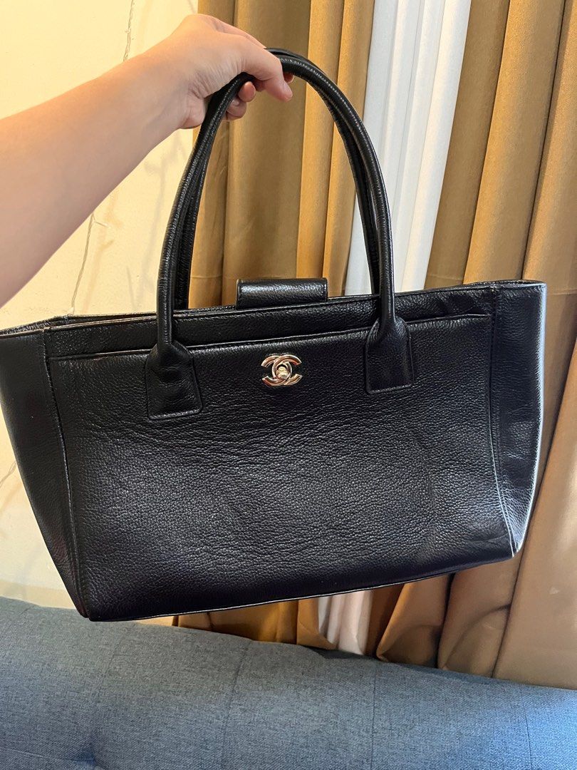 Preloved Chanel Bag Korea Source (Category: Luxury Bags & Wallets) located in Davao. Submitted by stellietas (Listing ID 1262308728, Image 2). Description: Genuine Leather Korea source Perfect pang office See photos for details No holo sticker .