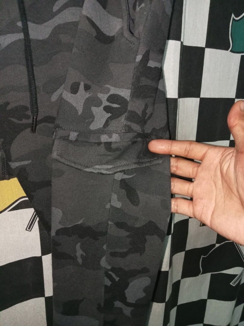 Pull and bear coumo jogger pants (Category: Joggers) located in Bagabag. Submitted by thrift_stories96 (Listing ID 1262291725, Image 2). Description: Pull and bear coumo jogger pants Large on tag best fit XL frame Waistline - 34 to 38 stretch Length 37.5 Condition - 9/10 Flaw - minimal lints.