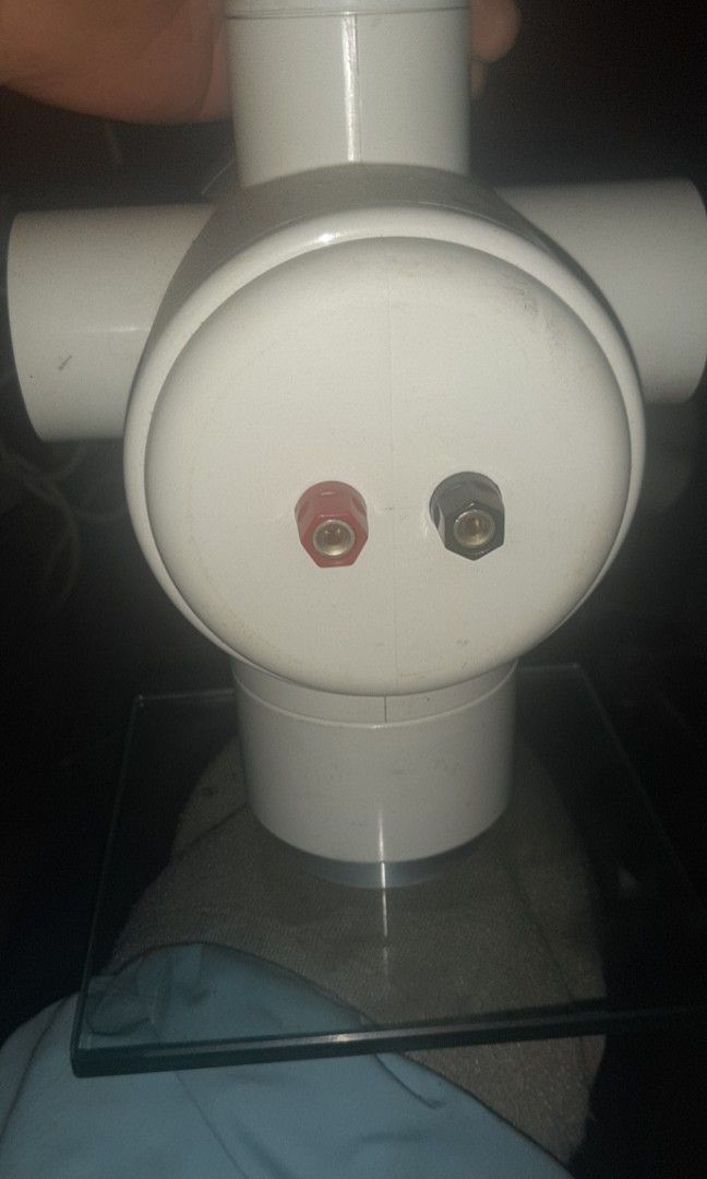 PVC PIPE SPEAKER WITH 4ING VOOFER AD 2 INS TERRTER. AND GLASS BASE VERY