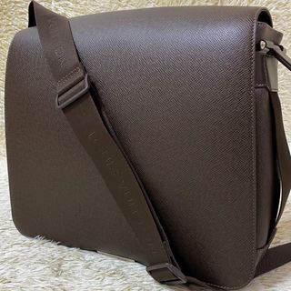 Louis Vuitton District NM Messenger Bag Alps Patches Damier Graphite PM -  ShopStyle