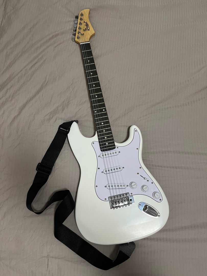 Rocket Beginner Stratocaster Electric Guitar, Hobbies & Toys, Music ...