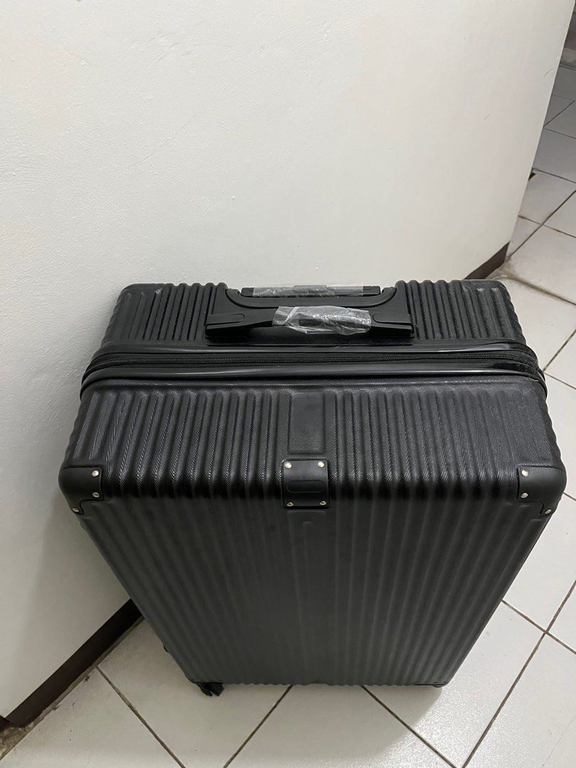RUSH!! Black polycarbonate luggage (RIMOWA LOOKING) (Category: Luggage) located in Cainta. Submitted by shopellsic (Listing ID 1262280581, Image 3). Description: 28 inches 25-30 KG open for trade - pm me for nego RFS: need 24 inches Loc: Cainta Rizal.