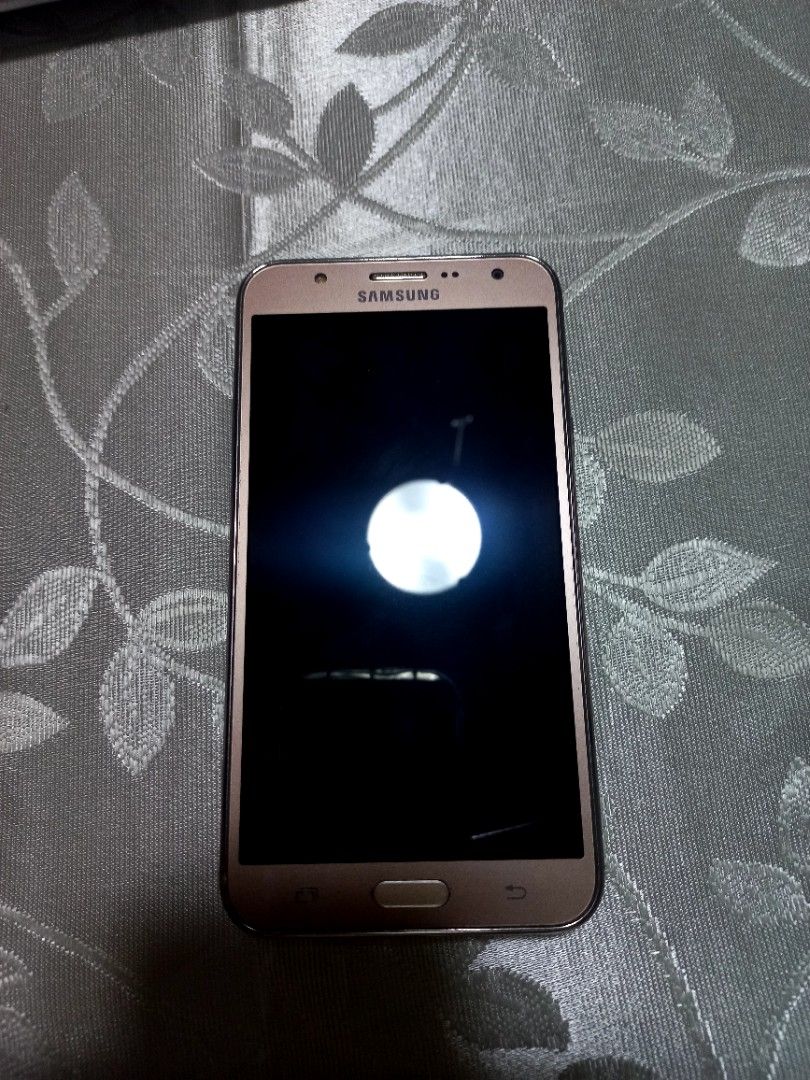 RUSH!!!! (BROKEN LCD) SAMSUNG J7 (Category: Samsung) located in Paranaque City. Submitted by ylla_ (Listing ID 1262281211, Image 1). Description: SAMSUNG J7 - Broken LCD but the battery and phone still works (may sounds pa kapag pinepress) - no power button AESTHETICS: - may screen crack - may chip yung back cover INCLUSION: - phone - Battery MOP: GCASH PAYMAYA BUY AT YOUR OWN RISK‼️‼️‼️ -PHONE IS UNTESTED AND HAS BROKEN LCD - PHONE ONLY PRODUCES
