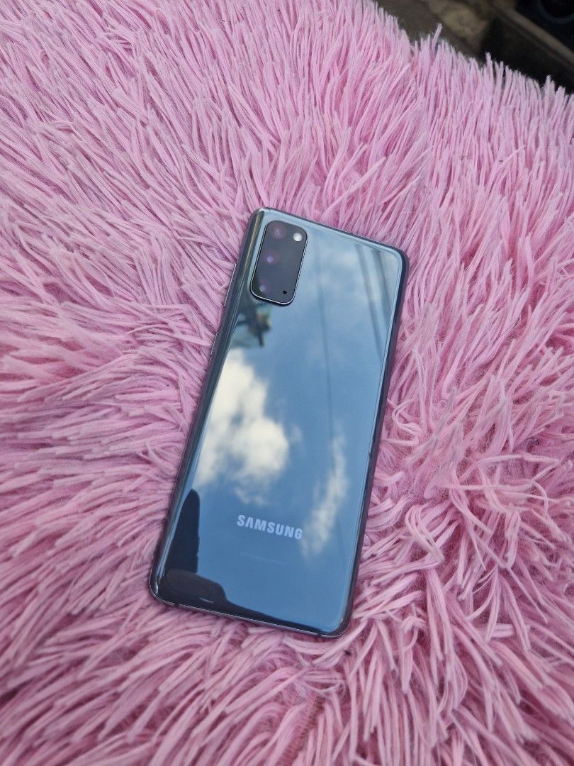 samsung S20 (Category: Samsung) located in Quezon City. Submitted by mubrogadgets (Listing ID 1262266211, Image 3). Description: Samsung s20 🔥 Exynos 990 🔥128gb/12gb ram ⚡️5g network 🔥120Hz&amoled display 🔥edge screen NO ISSUE NO AMOLED BURN NO HISTORY OF REPAIR Smoot pang gamit and gaming 😊super linaw ng camera display finger print sa harap Panalong panalo sa Camera.