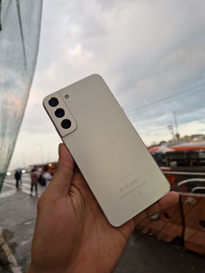 Samsung S22 plus 5g (Category: Samsung) located in Quezon City. Submitted by mubrogadgets (Listing ID 1262263687, Image 2). Description: Samsung S22 plus 5g like new packages:charger and case no issue/test all you want ✅️flag ship phone pm me sa sure buyer gaming phone/ 5g network 6.6 inches display ✅️Dynamic AMOLED 2X, 120Hz, HDR10+, 1750 nits (peak) 128gb/8gb ram ntv appreoval Exynos 2200 super linaw ng camera.