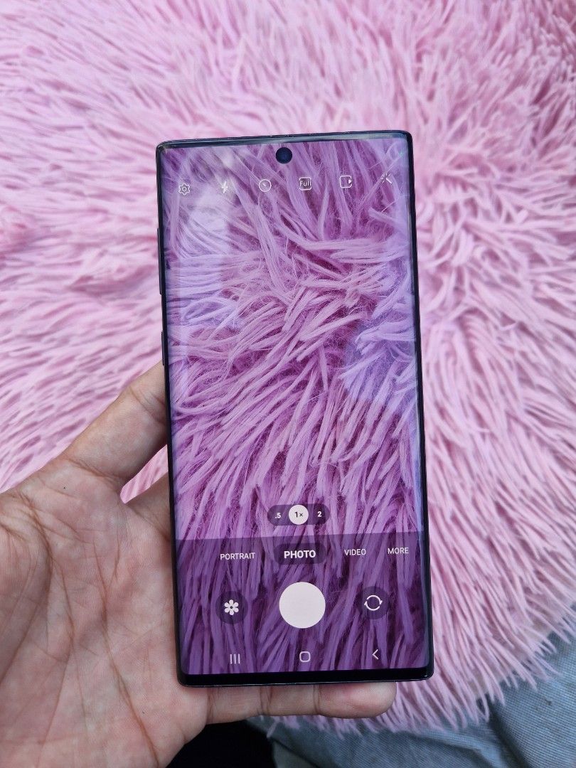 samsunv Note 10 256gb (Category: Samsung) located in Quezon City. Submitted by mubrogadgets (Listing ID 1262267111, Image 2). Description: SAMSUNG NOTE 10 ☑no issue ✅no history of repair ✅may mga kunit dents lang hnd pwede sa maarte1 ✅smooth pang gamit no other issue ☑flagsip phone ☑no history of repair ✅256gb rom ✅8gb ram ✅64bit - EXYNOS 9825(7nm) ✅Dynamic AMOLED 6.8 inches display ✅4300 mahhh ✅Gorilla Glass 5 ✅6,3inches GAMING PHONE AND CAMERA 